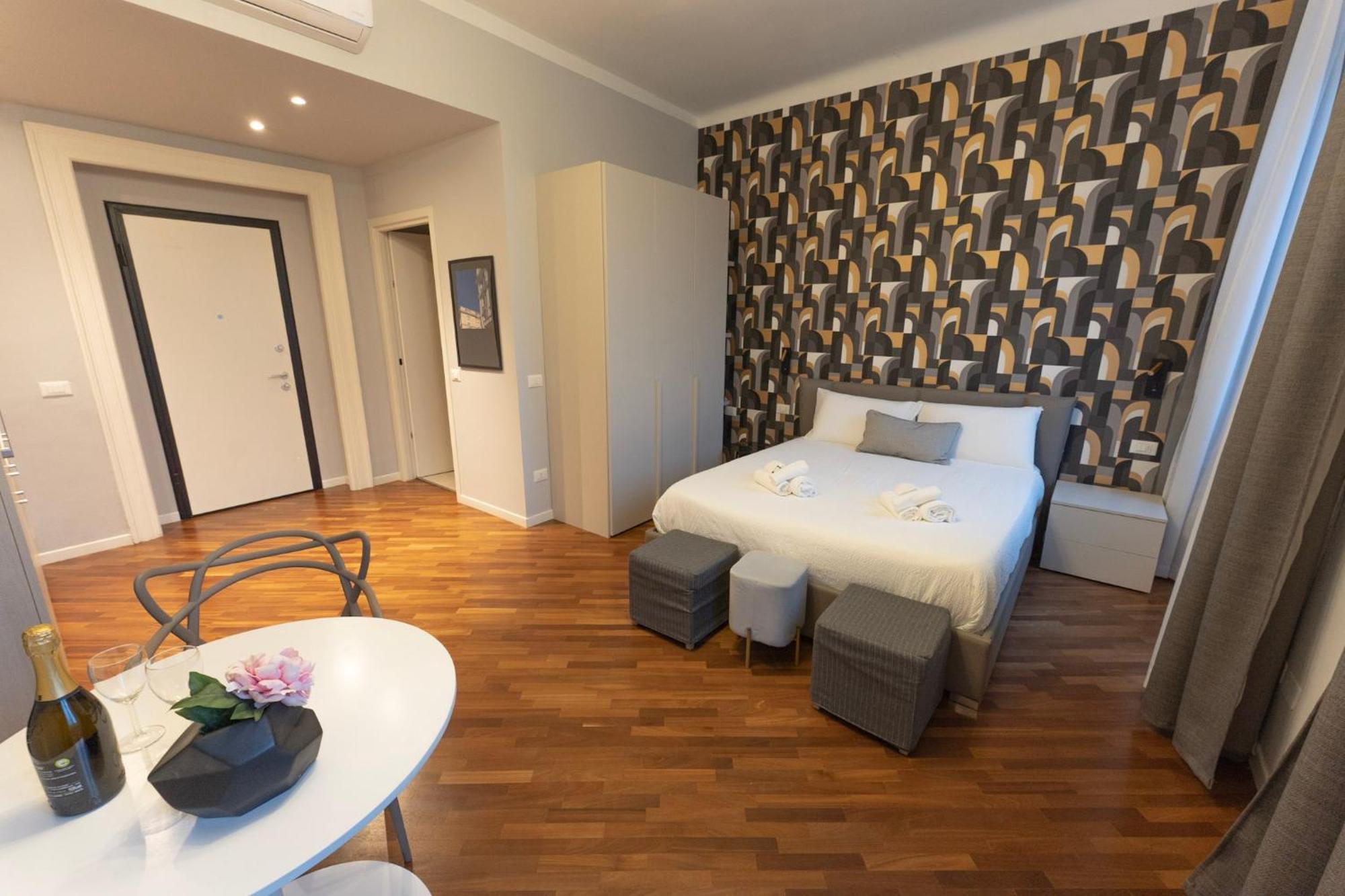Sofia Residence Stazione Триест Екстериор снимка