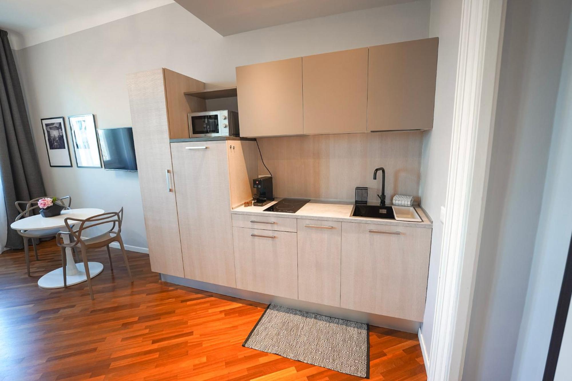 Sofia Residence Stazione Триест Екстериор снимка